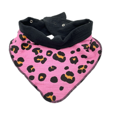 Lade das Bild in den Galerie-Viewer, FlyWing Dreieckstuch im Design "LEO PINK SCHWARZ"