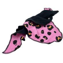 Lade das Bild in den Galerie-Viewer, FlyWing Dreieckstuch im Design "LEO PINK SCHWARZ"