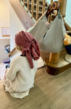 Lade das Bild in den Galerie-Viewer, Kopftuch im Design "ALTROSA"