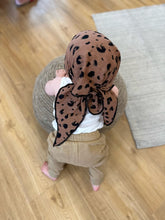 Lade das Bild in den Galerie-Viewer, Kopftuch im Design "LEO BROWN - SCHWARZ"
