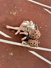 Lade das Bild in den Galerie-Viewer, Kopftuch im Design "LEO BROWN - SCHWARZ"
