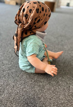 Lade das Bild in den Galerie-Viewer, Kopftuch im Design "LEO BROWN - SCHWARZ"