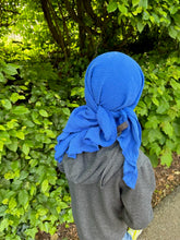 Lade das Bild in den Galerie-Viewer, Kopftuch im Design "ROYALBLAU"