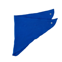 Load image into Gallery viewer, FlyWing Triangular Scarf in the design “ROYALBLAU”
