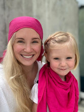 Load image into Gallery viewer, Headscarf in the design “PINK”
