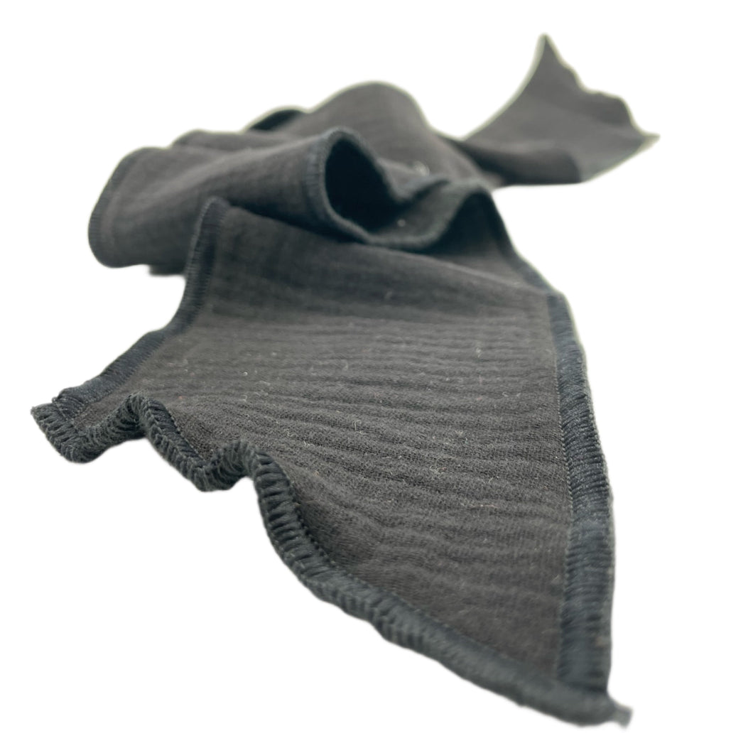 FlyWing Scarf in the design “SCHWARZ”